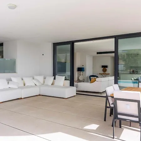 Elegante Oasis Con Piscina Privada *