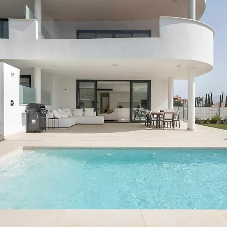 Apartment Elegante Oasis Con Piscina Privada